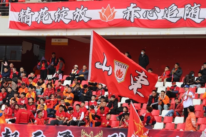 主場上萬名球迷的吶喊助威，給山東體彩女足征戰(zhàn)女超增添了能量與動力