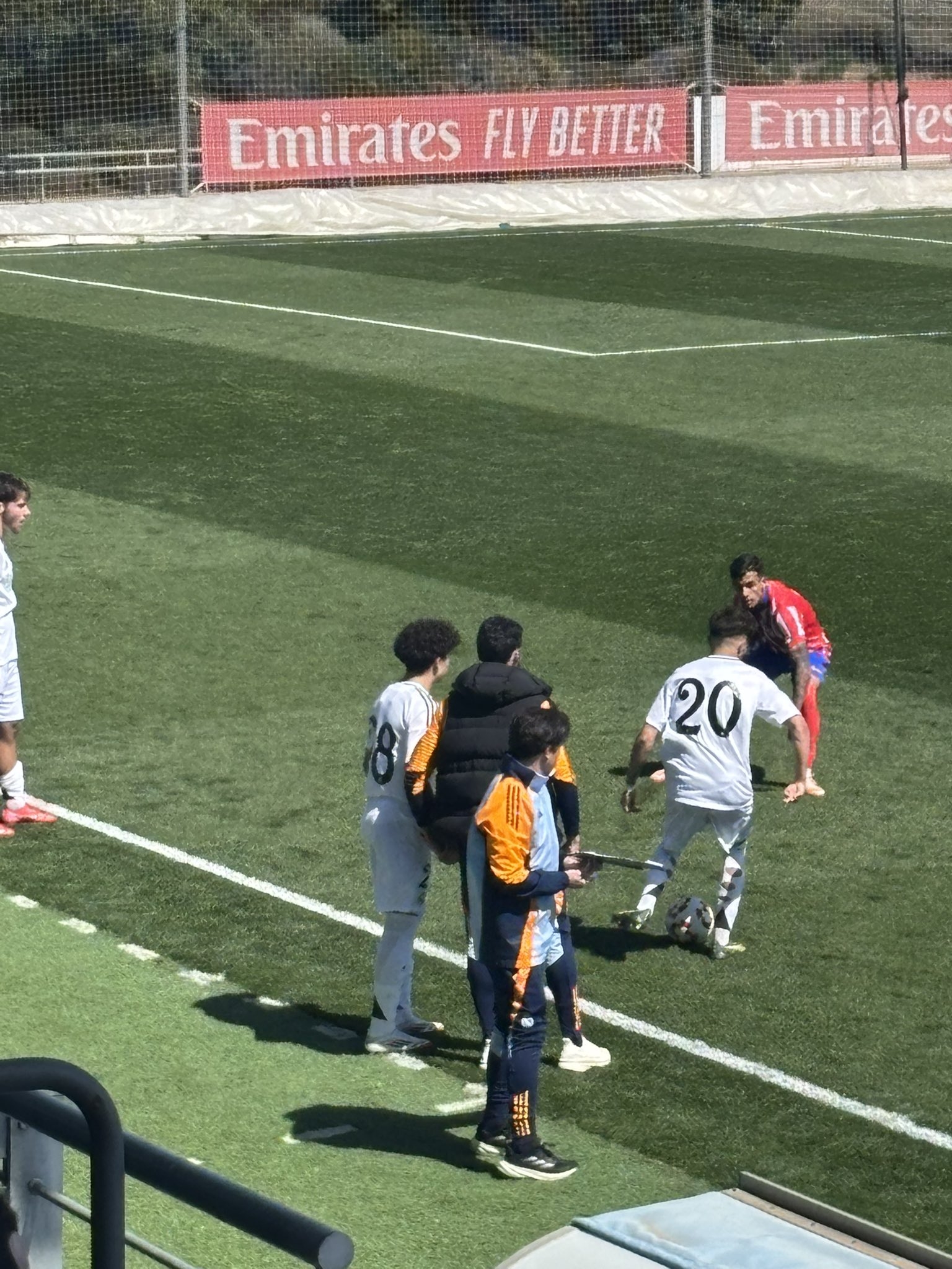 天賦滿滿！馬塞洛15歲兒子恩佐皇馬U19首秀，登場5分鐘腳后跟助攻