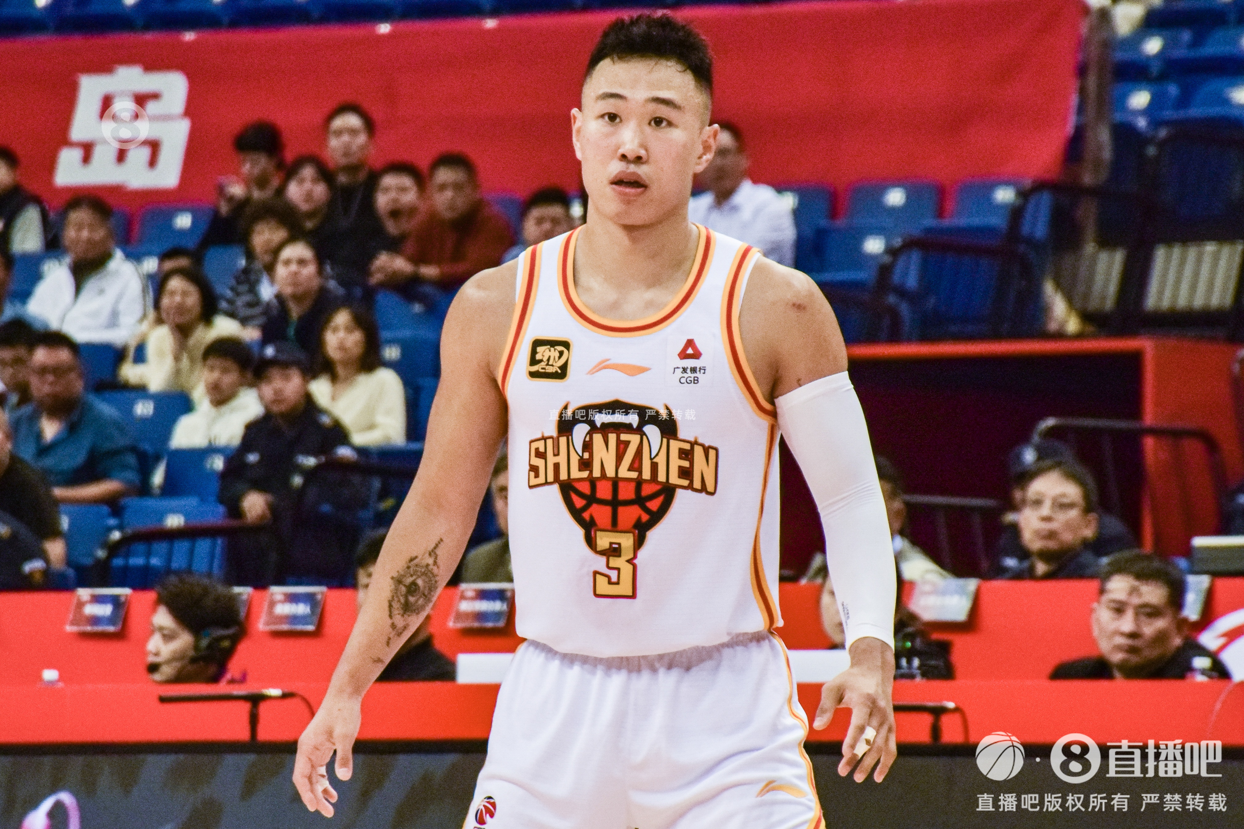 攻防俱佳！賀希寧17中8&三分7中3拿到19分 貢獻(xiàn)4次搶斷