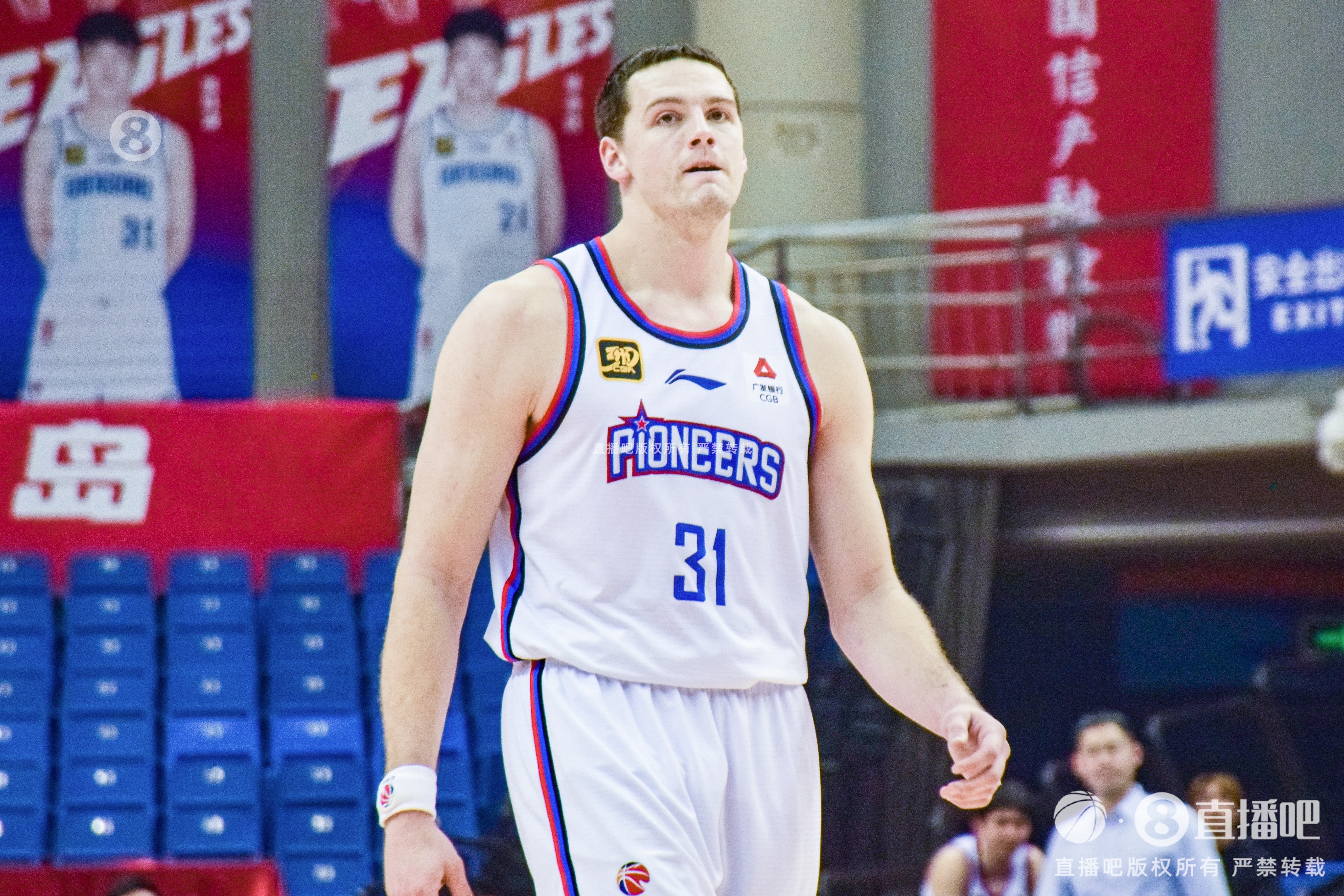 狀態(tài)不對勁！大衛(wèi)-詹姆斯10中3僅拿7分8板4助 4失誤