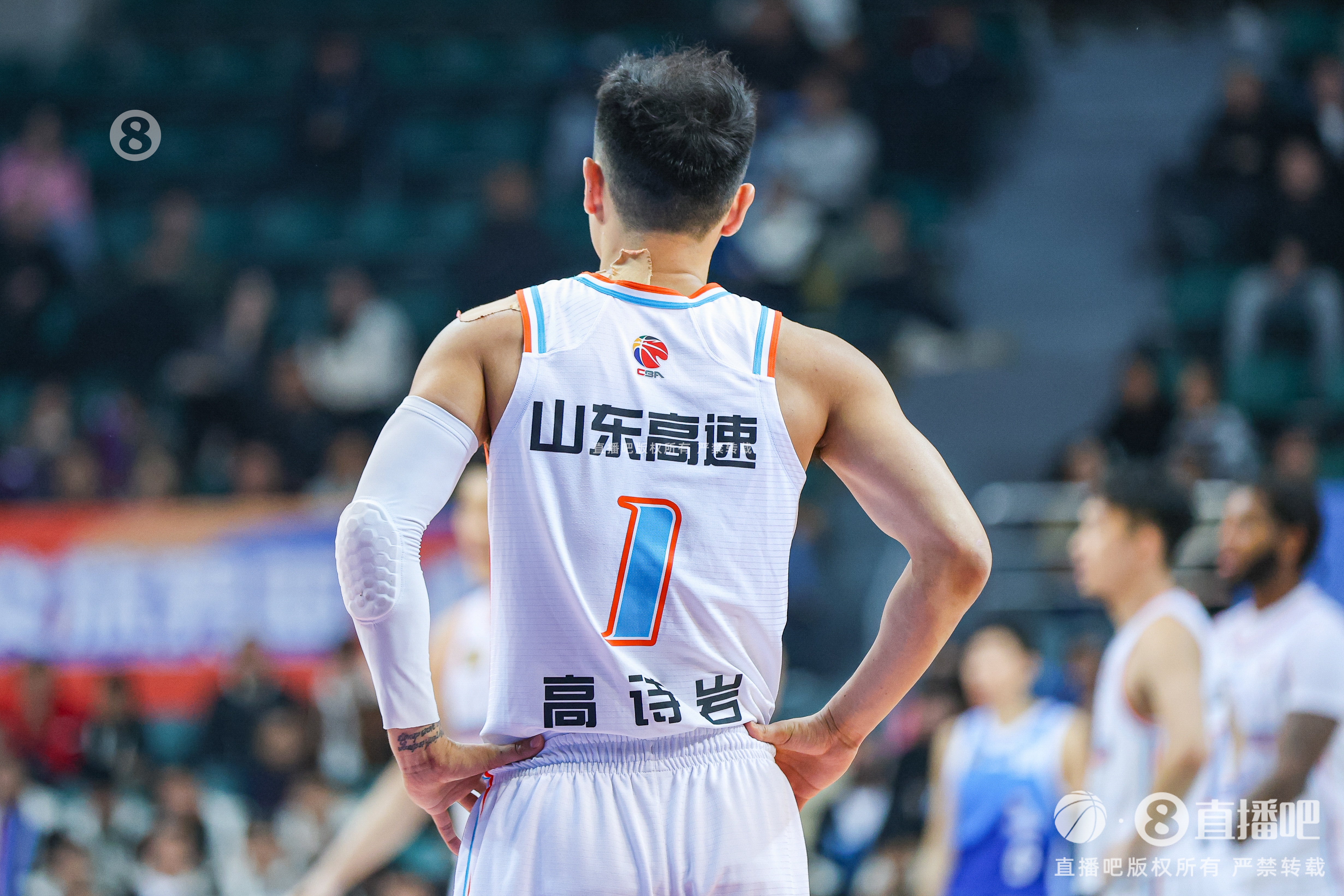 慢熱！首節(jié)山東落后四川1分 全隊首發(fā)5人單節(jié)合計僅拿到3分