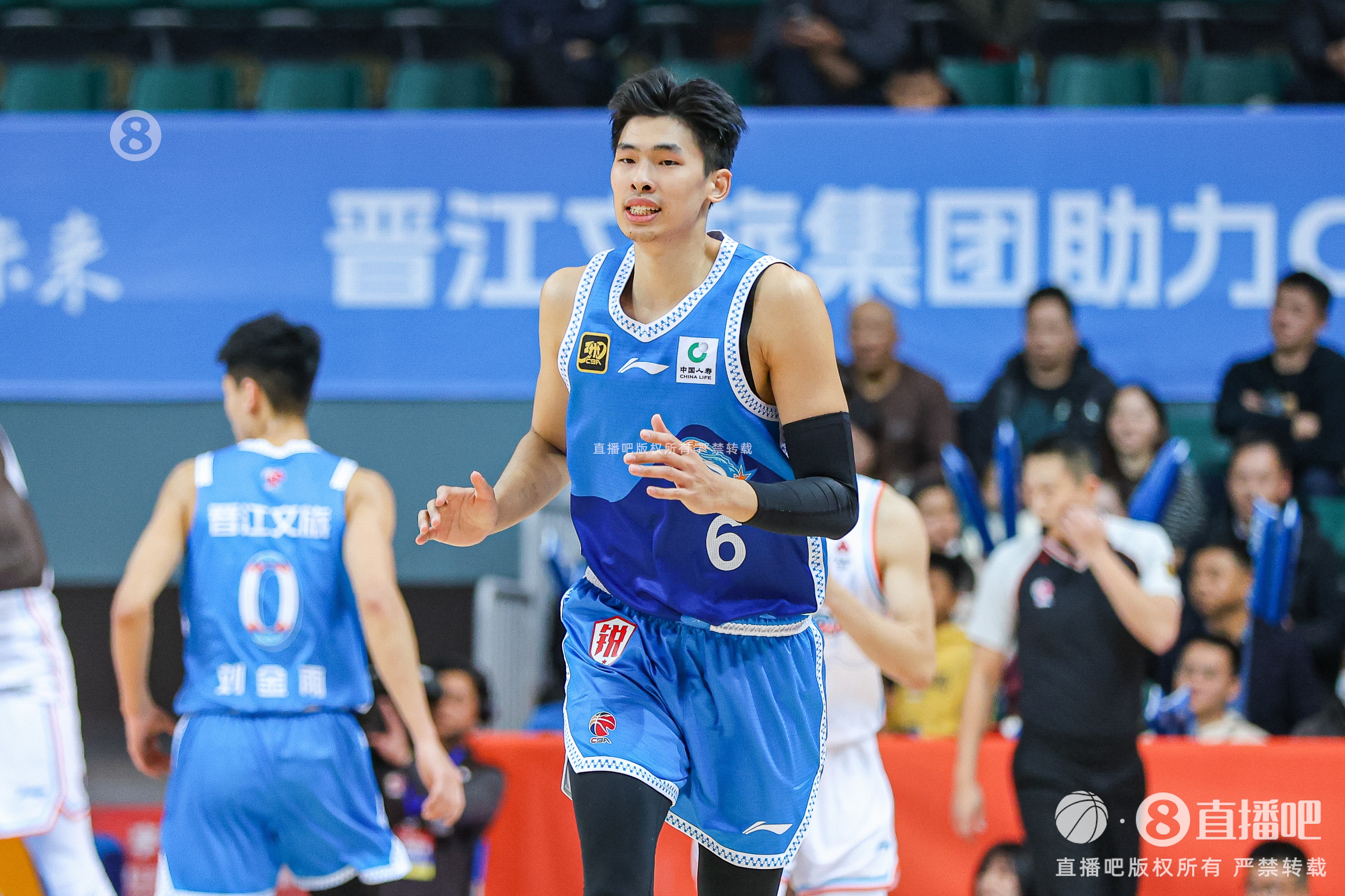 拼盡全力！鄒陽(yáng)17中10空砍27分10板 罰球4中4