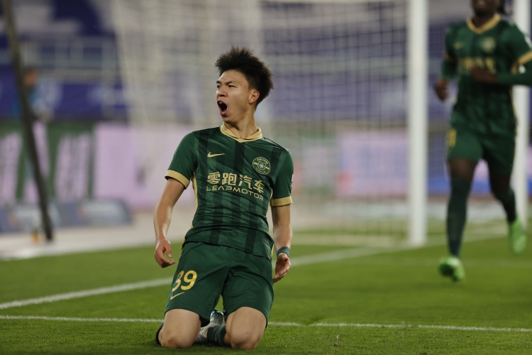 津媒：王鈺棟等多名小將嶄露頭角，必然能推動更多年輕球員登場